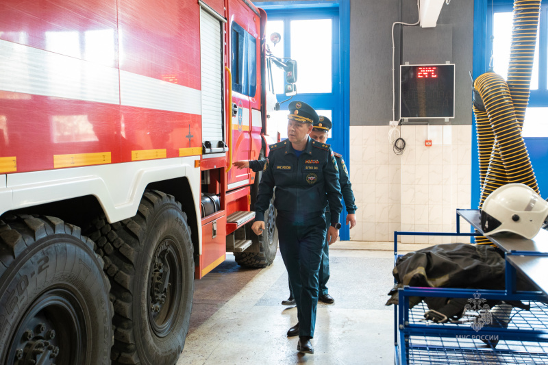 В регионах Донбасса обсудили вопросы обеспечения безопасности и наградили отличившихся сотрудников МЧС России