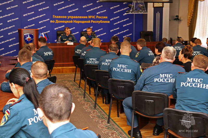В регионах Донбасса обсудили вопросы обеспечения безопасности и наградили отличившихся сотрудников МЧС России