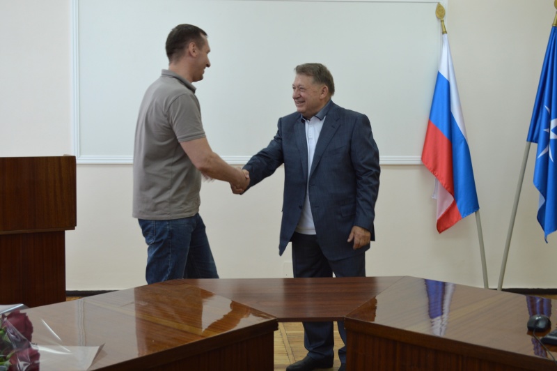 Руководство и коллектив Института поздравляют Владимира Григорьевича Агеева с юбилеем