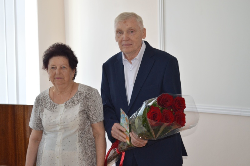Руководство и коллектив Института поздравляют Мамаева Валерия Владимировича с юбилеем