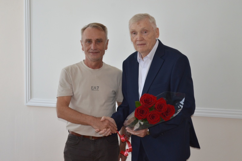 Руководство и коллектив Института поздравляют Мамаева Валерия Владимировича с юбилеем